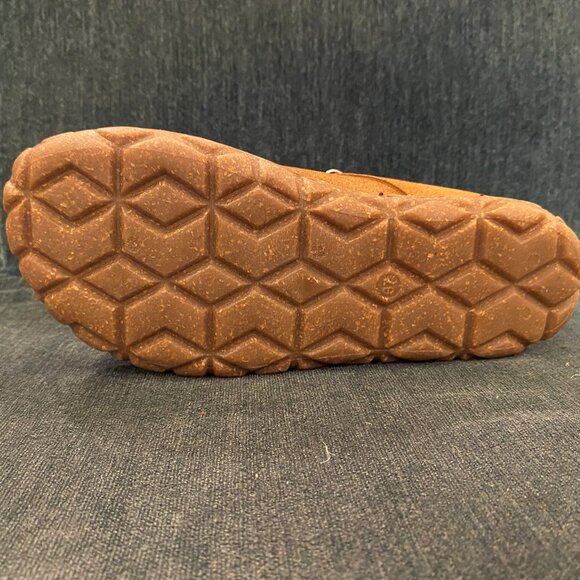 Taos - Success Camel Suede - Multiple Sizes (NEW W/ BOX) - Picture 3 of 3